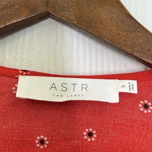 ASTR The Label - Red Olympia Long Sleeve Flower Detail Wrapped Blouse Size Small - Picture 10 of 13